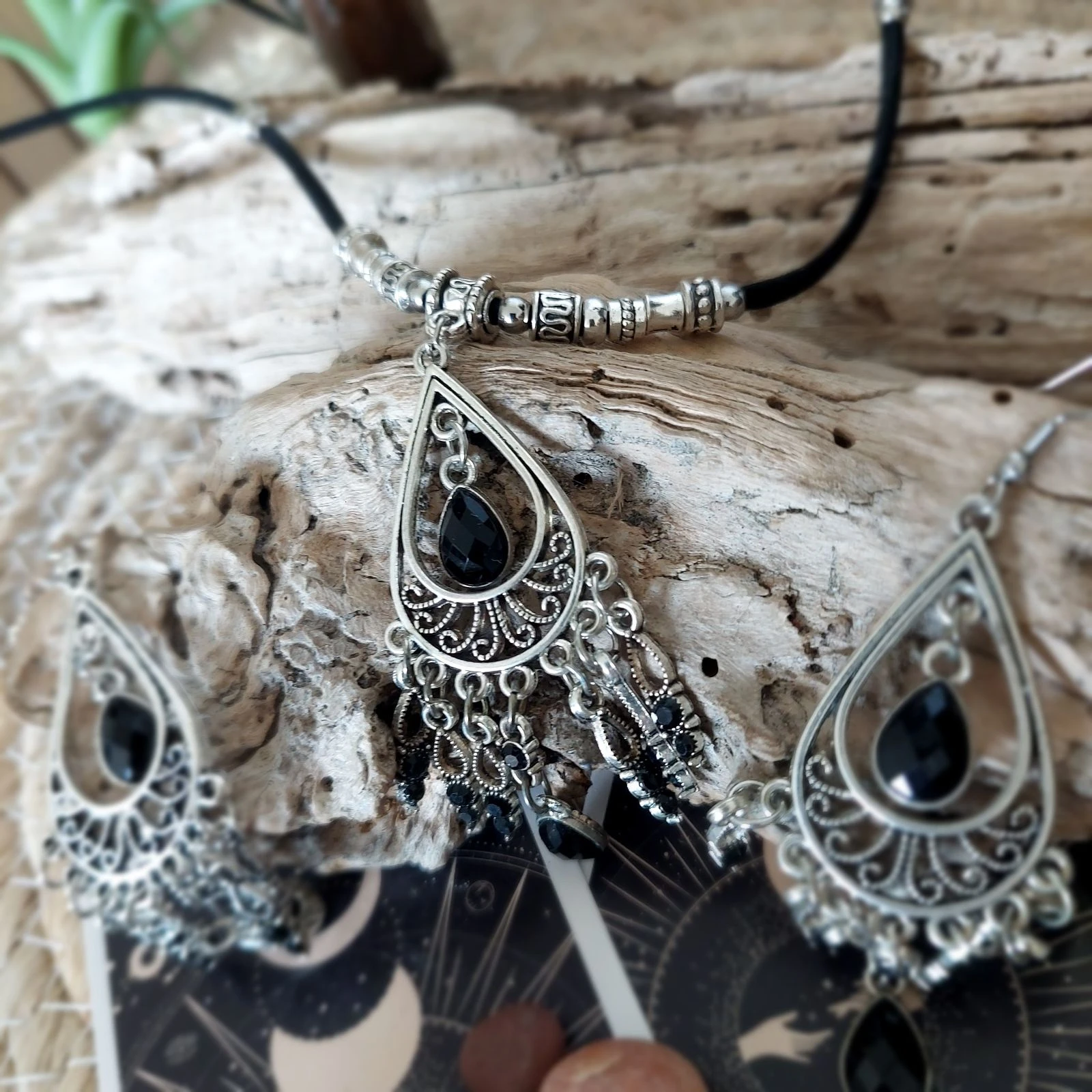 Conjunto boho barroco, cascade strass preto, colar longo multiperlas preto – photo 9